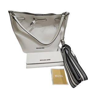 🤍NEW Bundle Michael Kors Eden MD Bucket Bag & Jet Set Travel Wallet Optic White